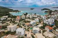 A comfortable home-away-from-home experience, close to everything.