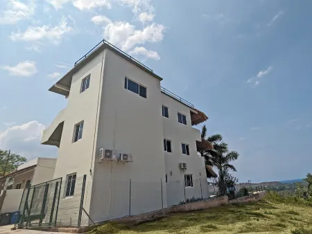 Charming 5-bedroom house with AC, WiFi in beautiful Bajos de Chila