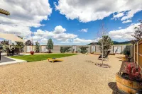 Flagstaff Home w/ Backyard Oasis: 38 Mi to Sedona! Hotel dekat Flagstaff Station