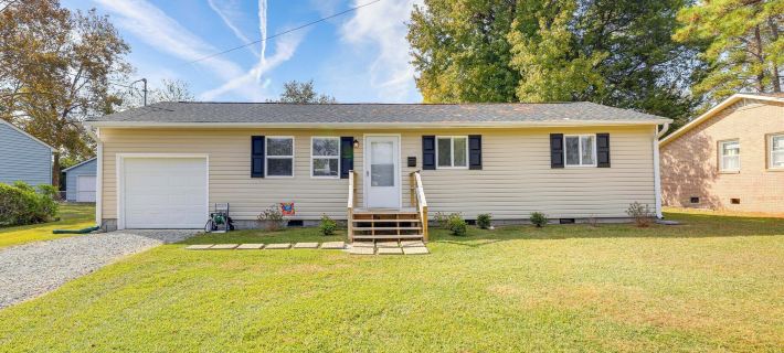 New Bern Abode w/ Yard ~ 2 Mi to Neuse River Hotéis em New Bern