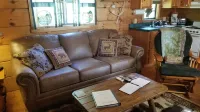 Peaceful Treasure 2-bedroom Riverfront Cabin in Franklin NC