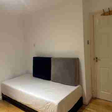 One-Bedroom Flat Close To Leagrave Train Station/Luton Airport Rooms