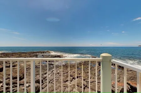 Cozy 1-bedroom Condo with WiFi, AC, and More in Tranquil Kailua-Kona