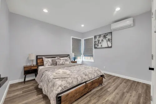 Charming 2-bedroom house with AC, High Speed WiFi in peaceful Inglewood