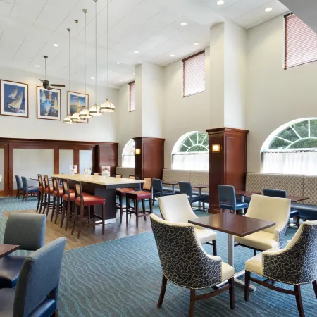 Hampton Inn & Suites Newport/Middletown Отели в г. Мидлтаун