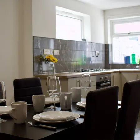 Green Corner House Sleeps 6 & Free Parking