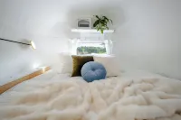 Unique Argosy Airstream Caravan w/hot tub