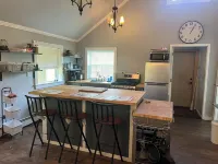 Charming 1-bedroom cottage with WiFi, AC in enchanting Kenoza Lake area. Hotels in Delaware