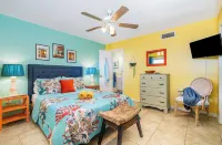Key West Style: 2B/2B Direct Beach Front Condo