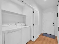 Glendora Route 66 Home Newly Renovated Spacious 4-bedroom with 6 bathrooms Hotels in Glendora