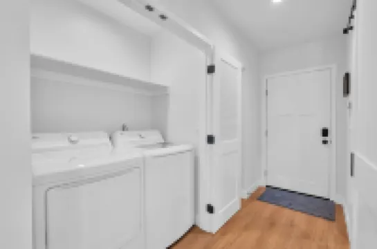 Glendora Route 66 Home Newly Renovated Spacious 4-bedroom with 6 bathrooms