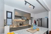 Cozy 2-bedroom apartment in Tatu City with gym, pool, & restaurant in the estate Hotels in Tatu City