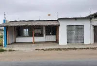 Charming 3-bedroom house with Pool WiFi, AC in Ballenita near to the beach.