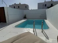Room with independent pool