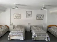 Charming gîte in a green setting, with swimming pool.