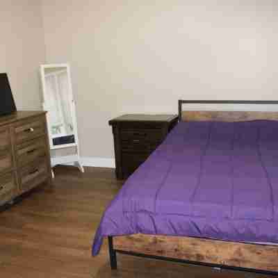 4BR Clemson Retreat:Safe, Quiet Street Near Campus & Parks Rooms