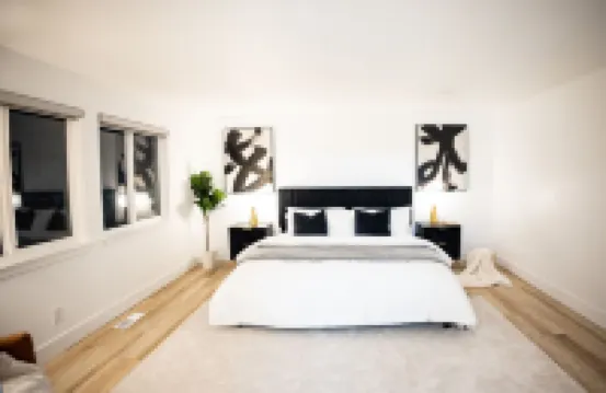 Cozy Modern Home. Stylish, Bright, and Inviting