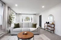 King Size Bed, Near Hwy, Work Desk, Parking Just A Few Feet Away