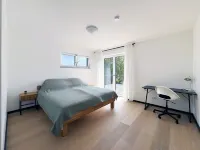 Luxurious 4-room penthouse with jacuzzi, roof terrace, parking space, e-charging station Hotel a Wachtberg