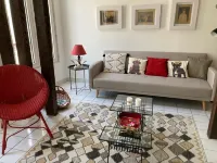 "Au nom de la Rose", Beau 3 Pièces en Centre-ville Hotels in Provins