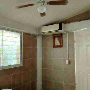 Well located, close to everything Rooms