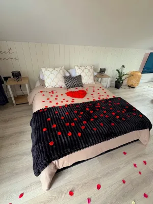 Lorraine's Loft - Hot Tub Get Away. Stunning countryside Views!