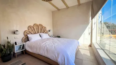Boho Getaway with Pyramids View & Jacuzzi Bashtil - Upper Egypt train station附近的飯店