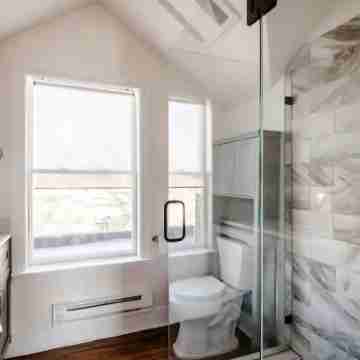 Cozy & Modern Luxurious 1 bedroom Guest Suite Rooms