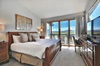 Luxury 2Br Park City Retreat with Mountain & Preserve Views & Saltwater Hot Tub - 4-Star