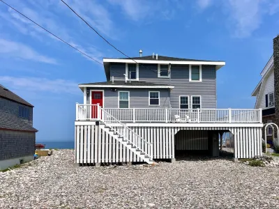 Oceanside - 4 Bedroom Family-Friendly Oceanfront Home Hotels near The Root