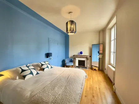 200 metres from the château, charming family home with outbuilding and garden