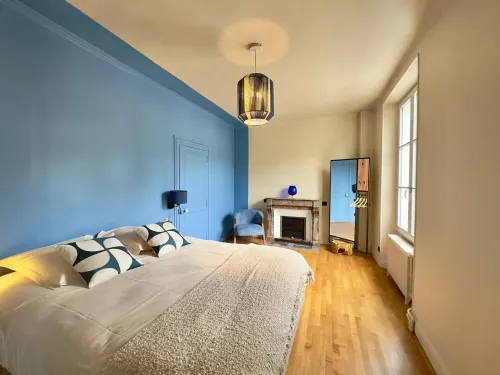 200 metres from the château, charming family home with outbuilding and garden