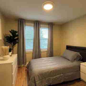 Modern 3 Bd Oasis, Convenient city living w/ parking Rooms