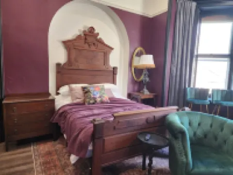 The Plum Parlor - Moody Victorian Studio with Timeless Charm