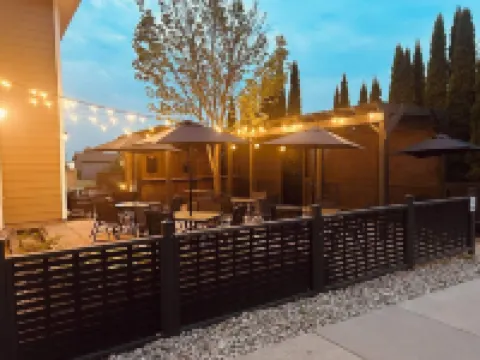 Stone Willow Inn Hotels in Perth County