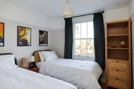 Stylish seaside getaway, sleeps 6 in Whitstable Отели рядом с достопримечательностью «Whitstable Beach Front»