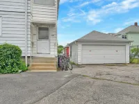 Charming 3-Bedroom Apartment in Watertown + WiFi, Parking & 30+More Hotels in Watertown