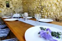 Rare product: Top-of-the-range Provencal farmhouse in the heart of the vineyards Hotel a Villedieu