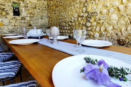 Rare product: Top-of-the-range Provencal farmhouse in the heart of the vineyards