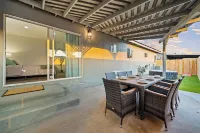 4BR/2Bth Hot Tub, King Bed, 80" TV, Gated Yard, Ranch Hotel a El Cajon