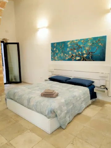 "Casa Mimà": characteristic architecture of the historic center with a modern style.