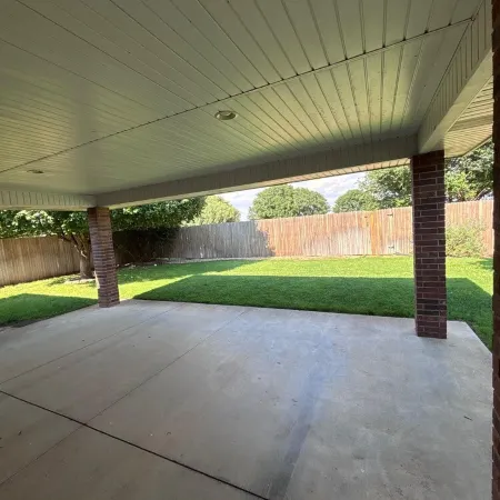 Spacious 4-bedroom house with WiFi, AC in welcoming Clovis