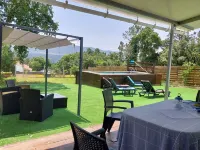 In the center of town, close to culture, the beach and the mountains. Pets accepted