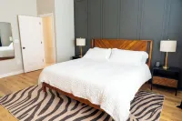 NEW Springmill Escape in Westfield - 2 king beds, office, fenced yard and more