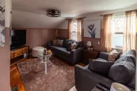 Chic 1-bedroom apartment with WiFi, AC in fabulous Sheboygan