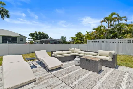 Charming Oasis with Pool and Grill - Inviting Golf Community Retreat