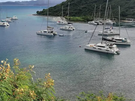 Little Harbour Mariner Villa- Luxurious -1BR-1Bath Apt. Отели в г. Belle Vue