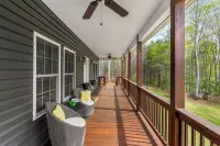 Cabin 4, the delightful Happy Cabin in the heart of Moravian Falls, NC
