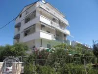 2 min. Sea / beach, private balcony, free Wi-Fi Hotels near Split Airport