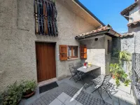 LOVELY APARTMENT IN AN ANCIENT HAMLET WITH LAKE VIEW AND PATIO Hotels in Marone